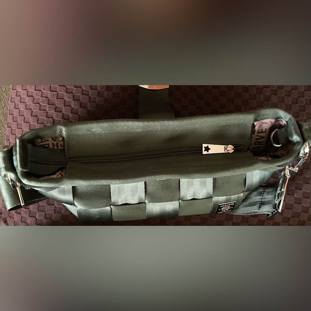 VEXC Harveys Carriage Ring Hobo Seatbelt Bag in gorgeous Evergreen.π² - Picture 9 of 9